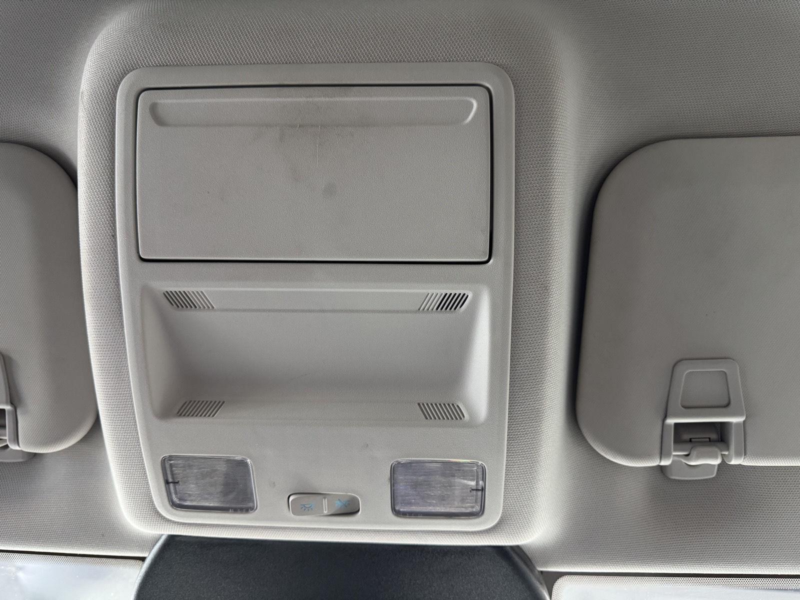 Vehicle photo 30