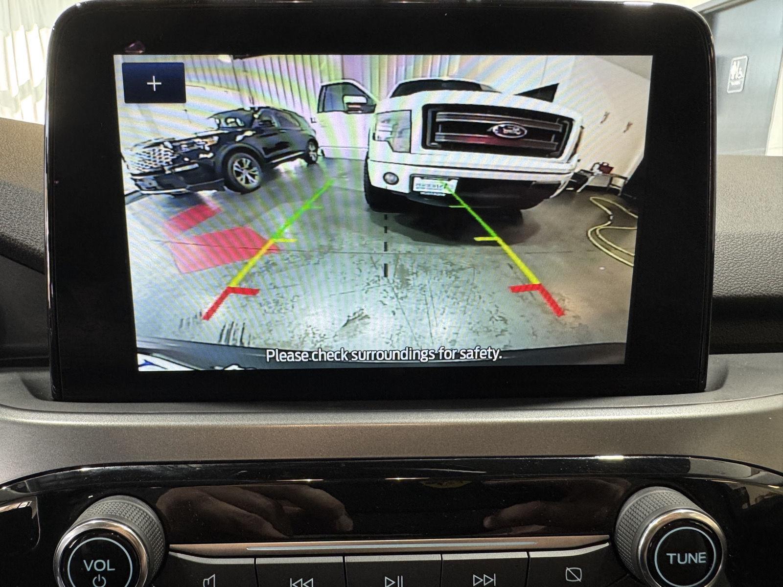 Vehicle photo 33