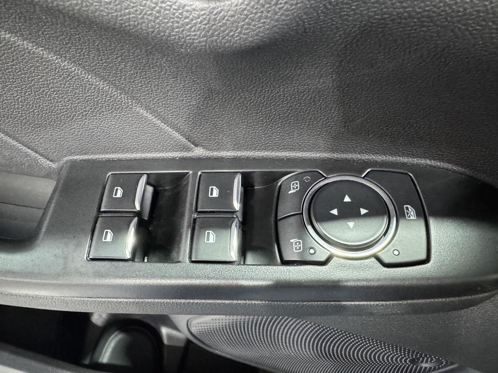 Vehicle photo 35