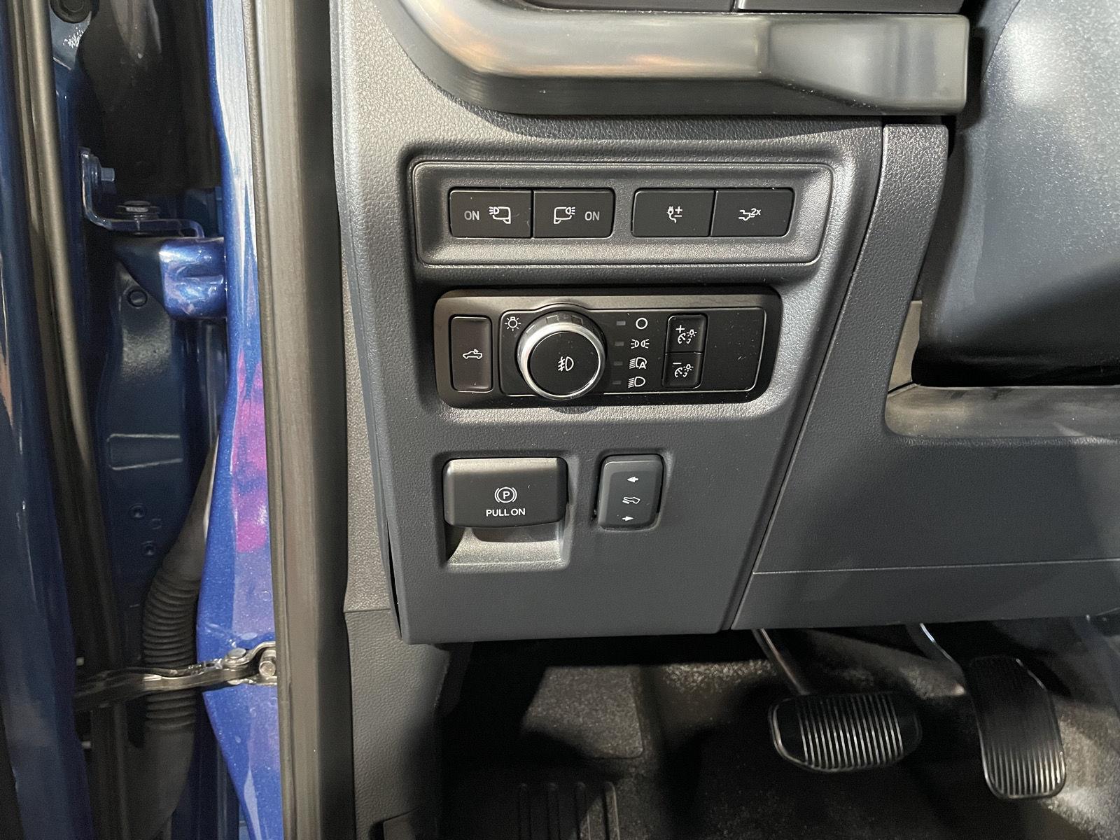 Vehicle photo 44