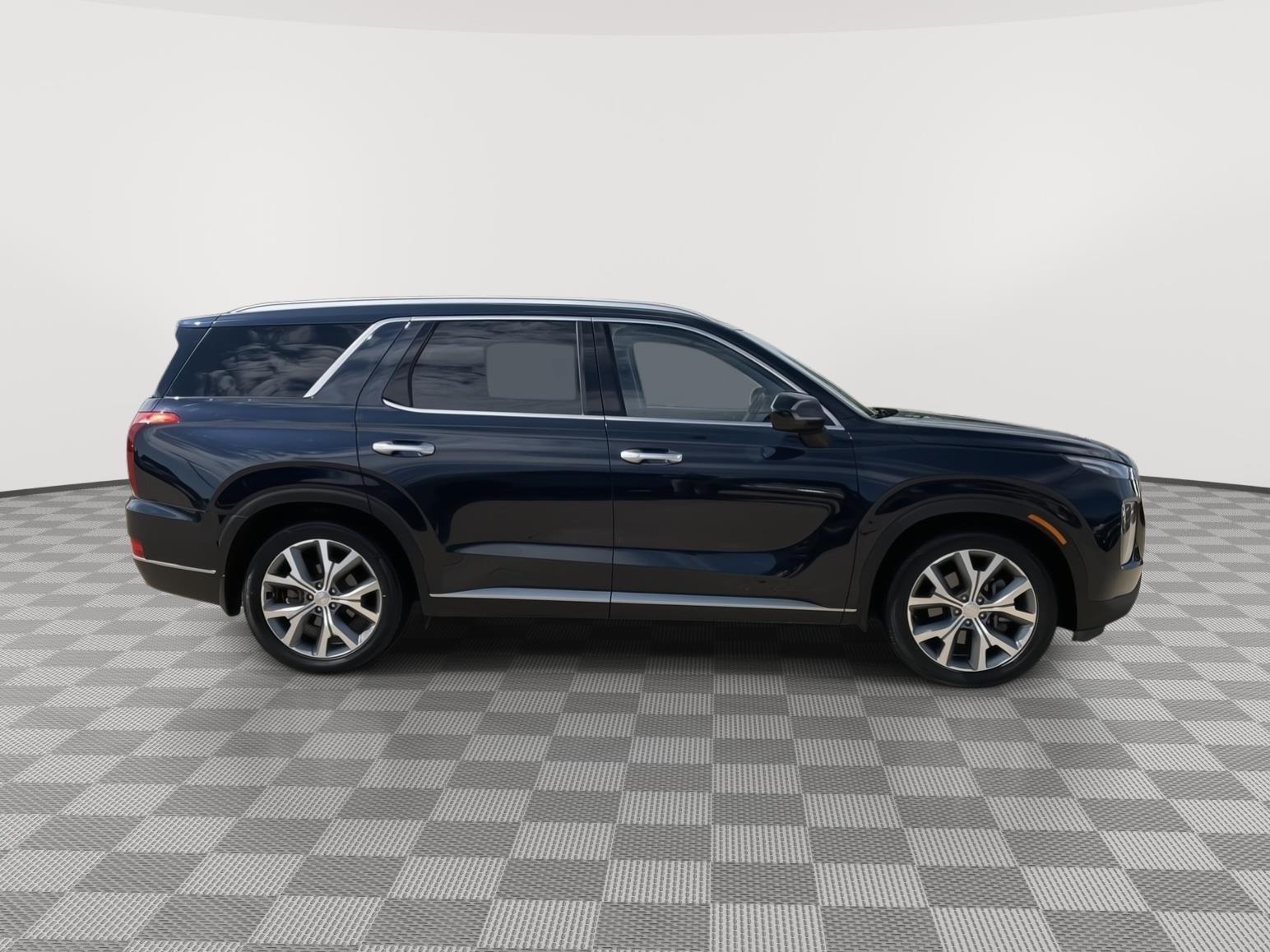Vehicle photo 6