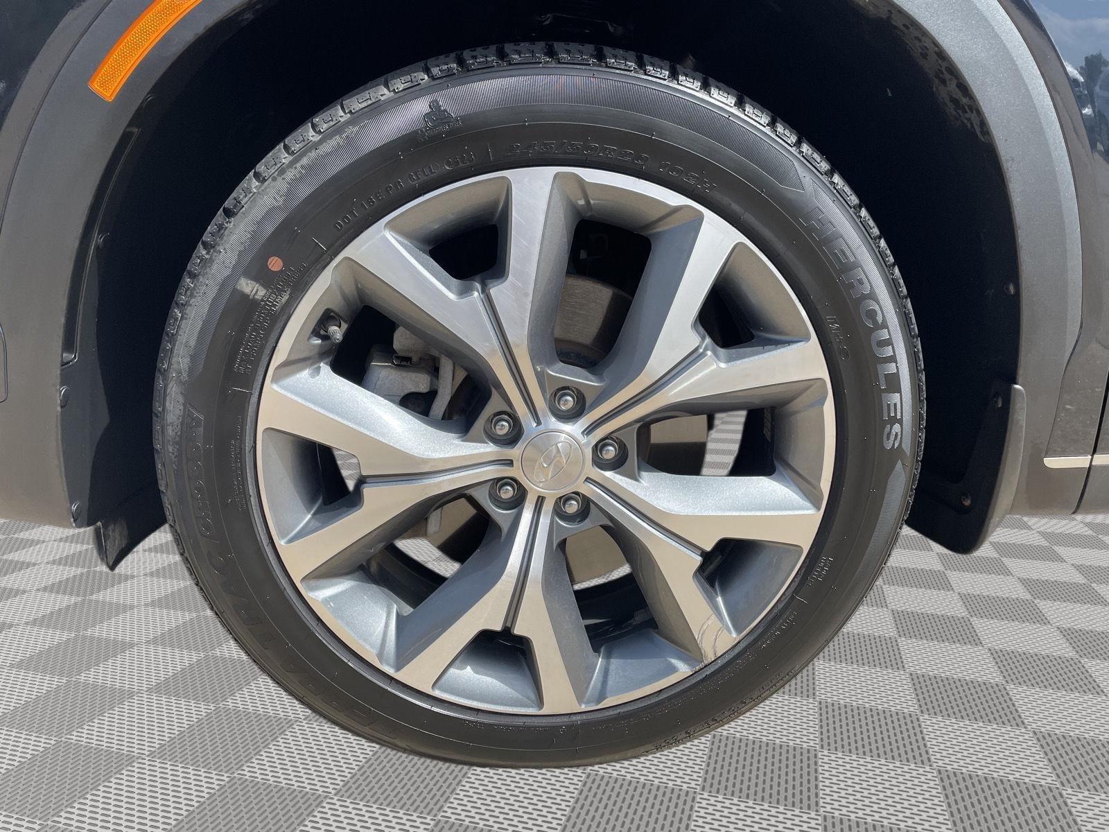 Vehicle photo 10