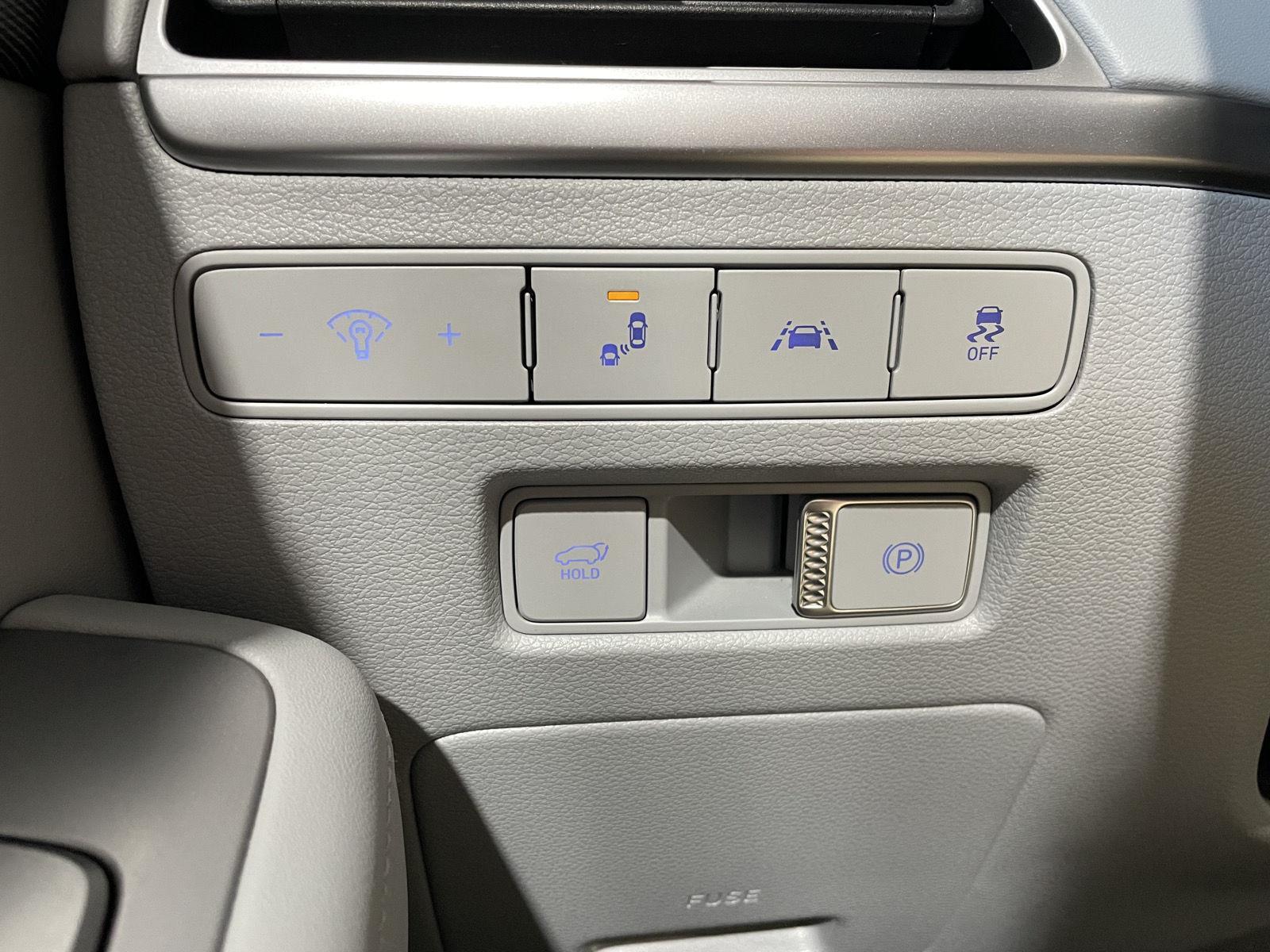 Vehicle photo 14