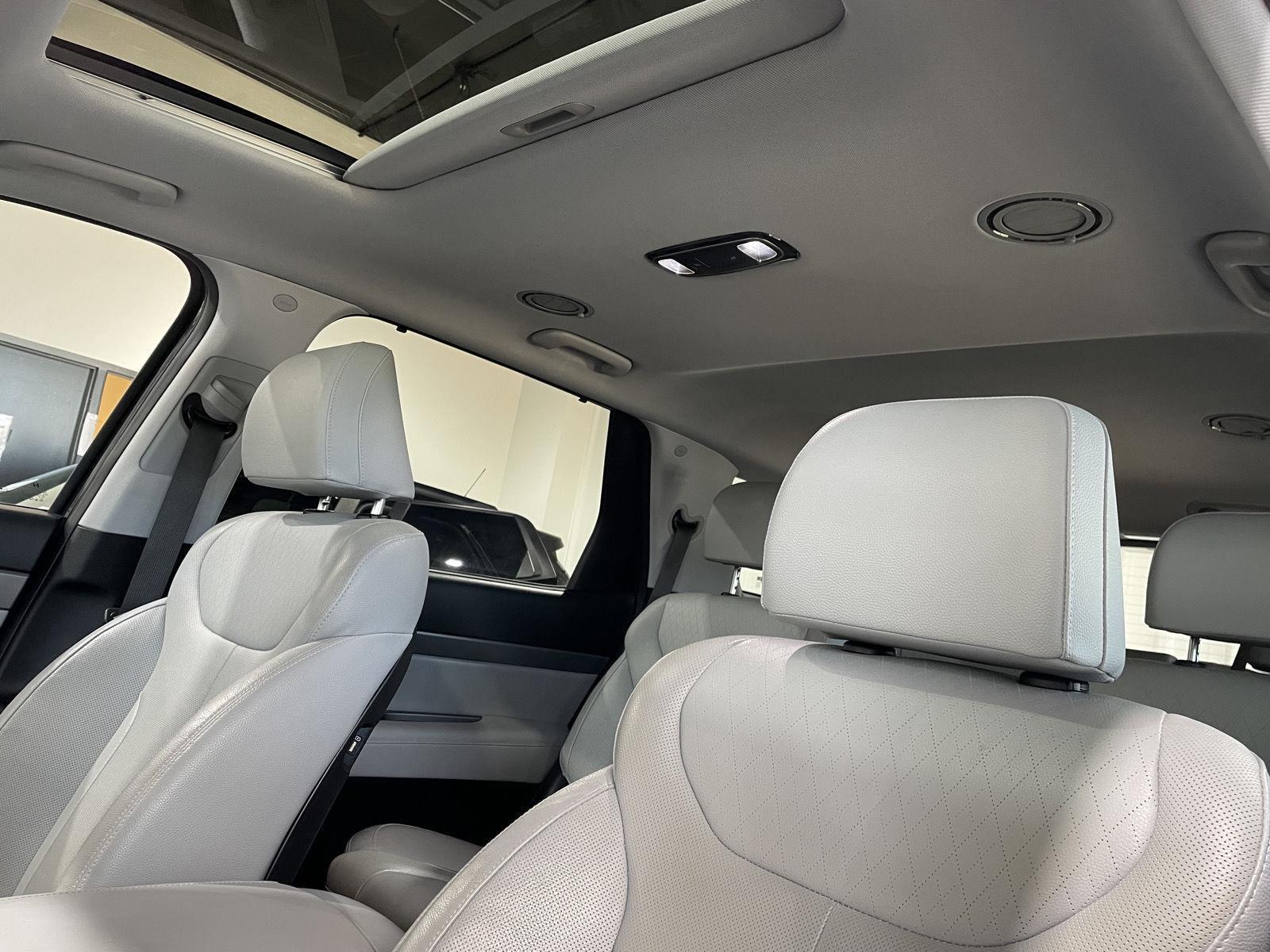 Vehicle photo 19