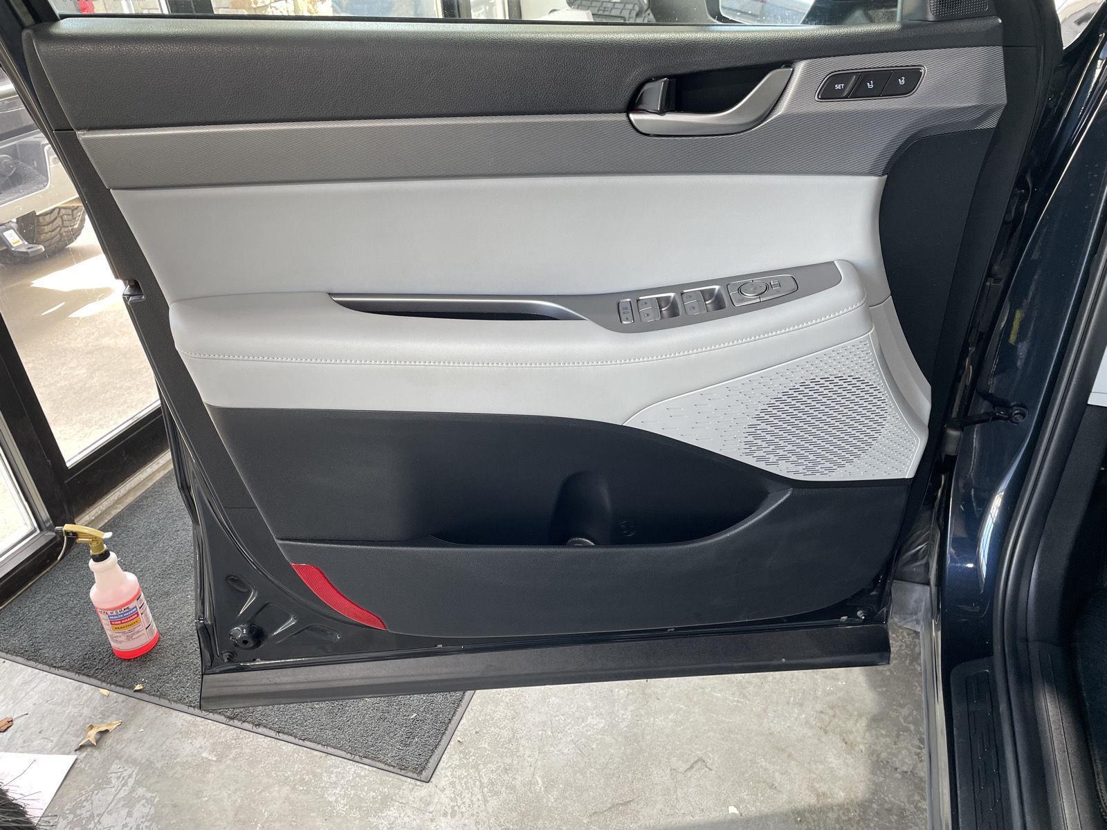 Vehicle photo 20