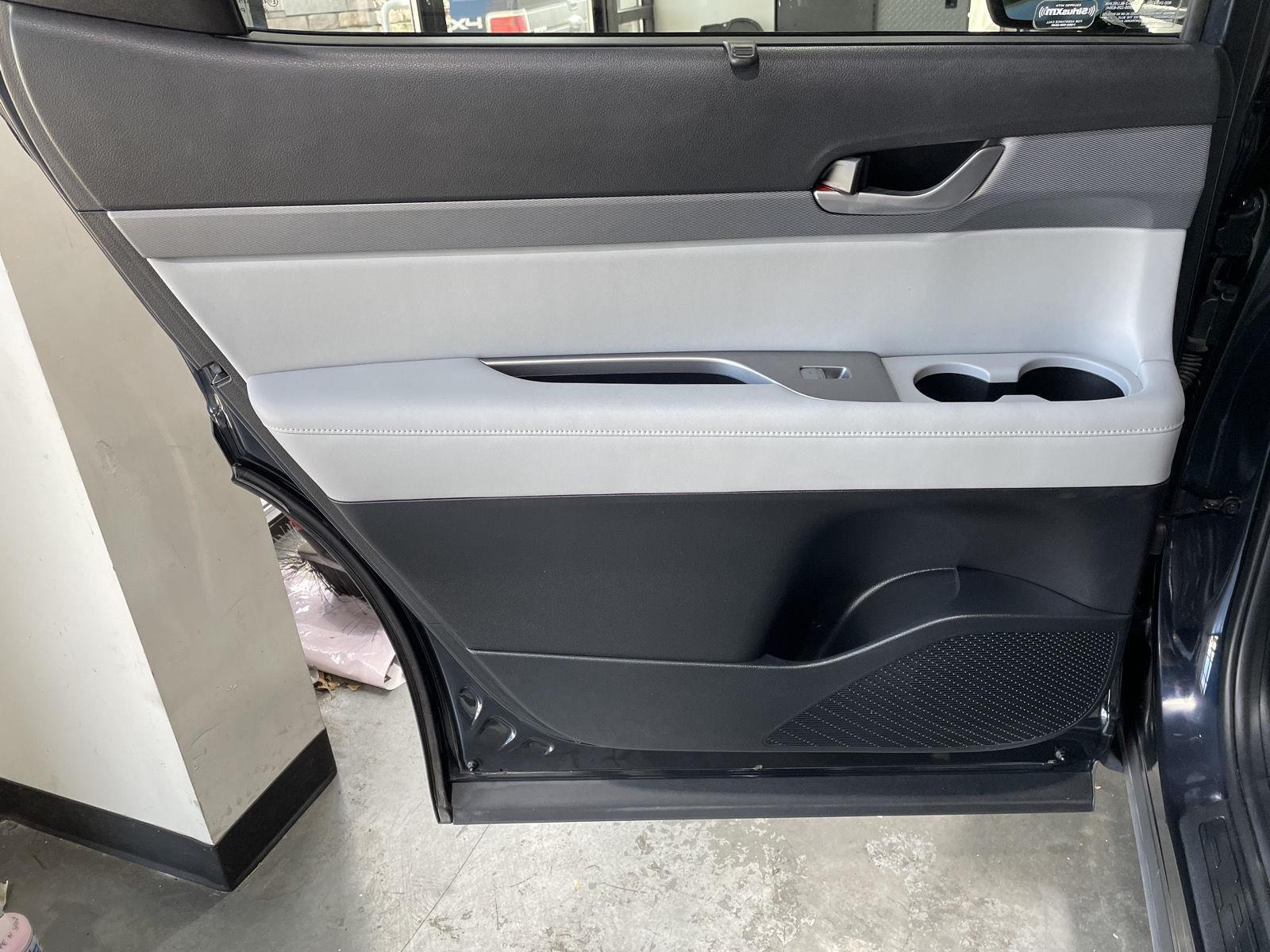 Vehicle photo 22