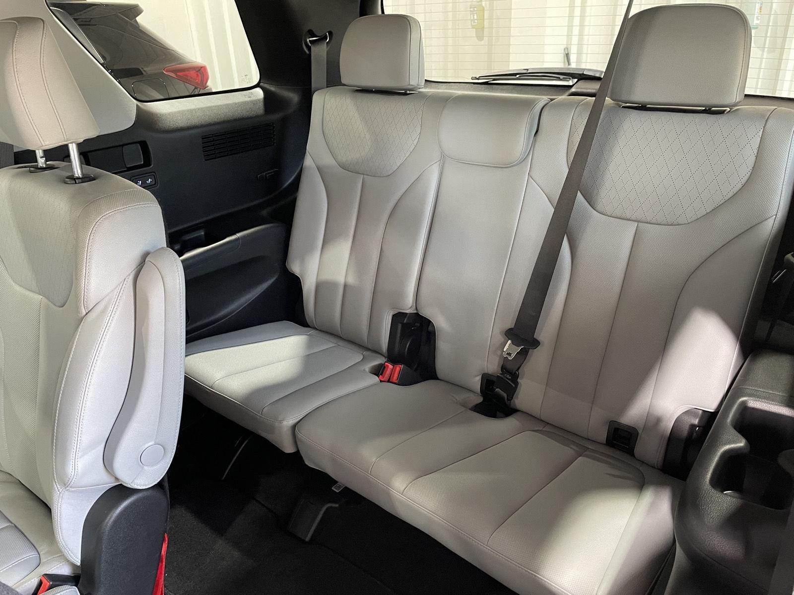 Vehicle photo 24
