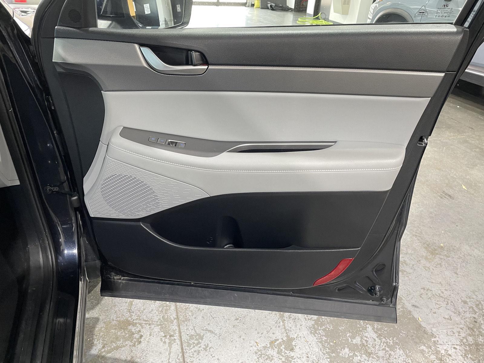 Vehicle photo 27