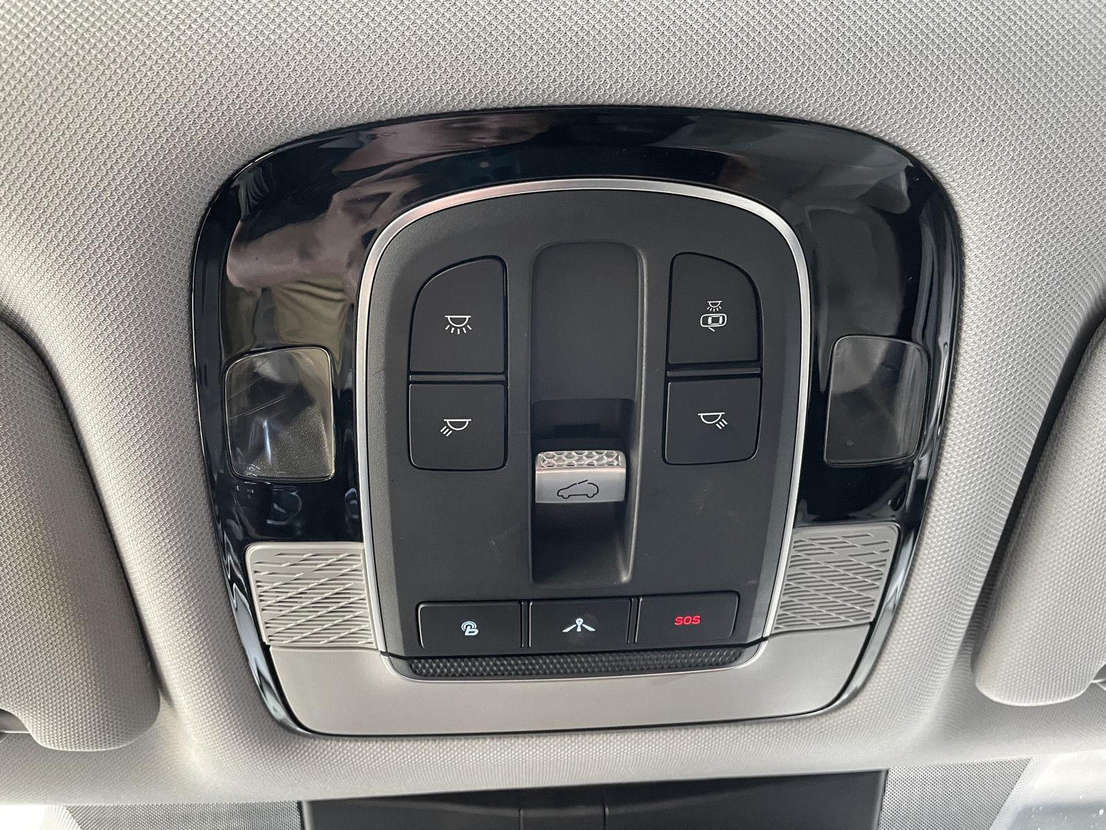 Vehicle photo 29