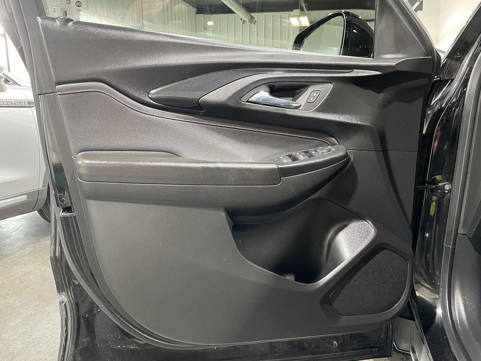 Vehicle photo 10