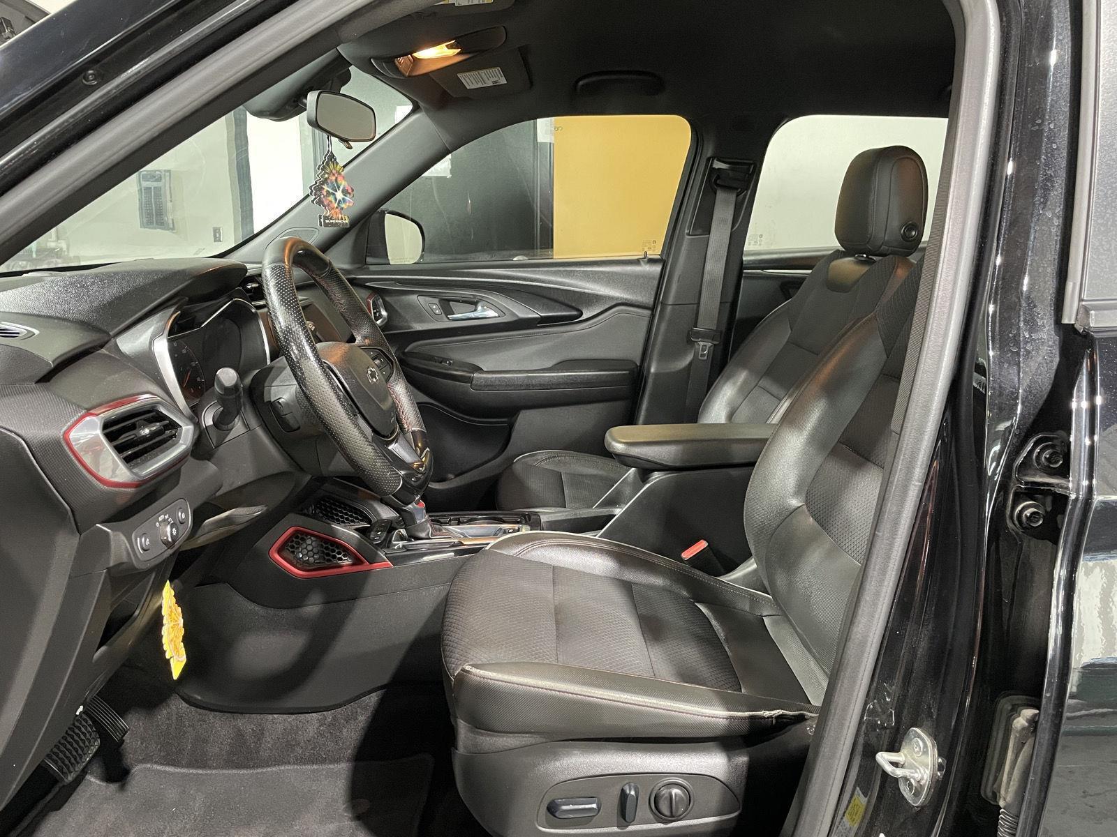 Vehicle photo 11