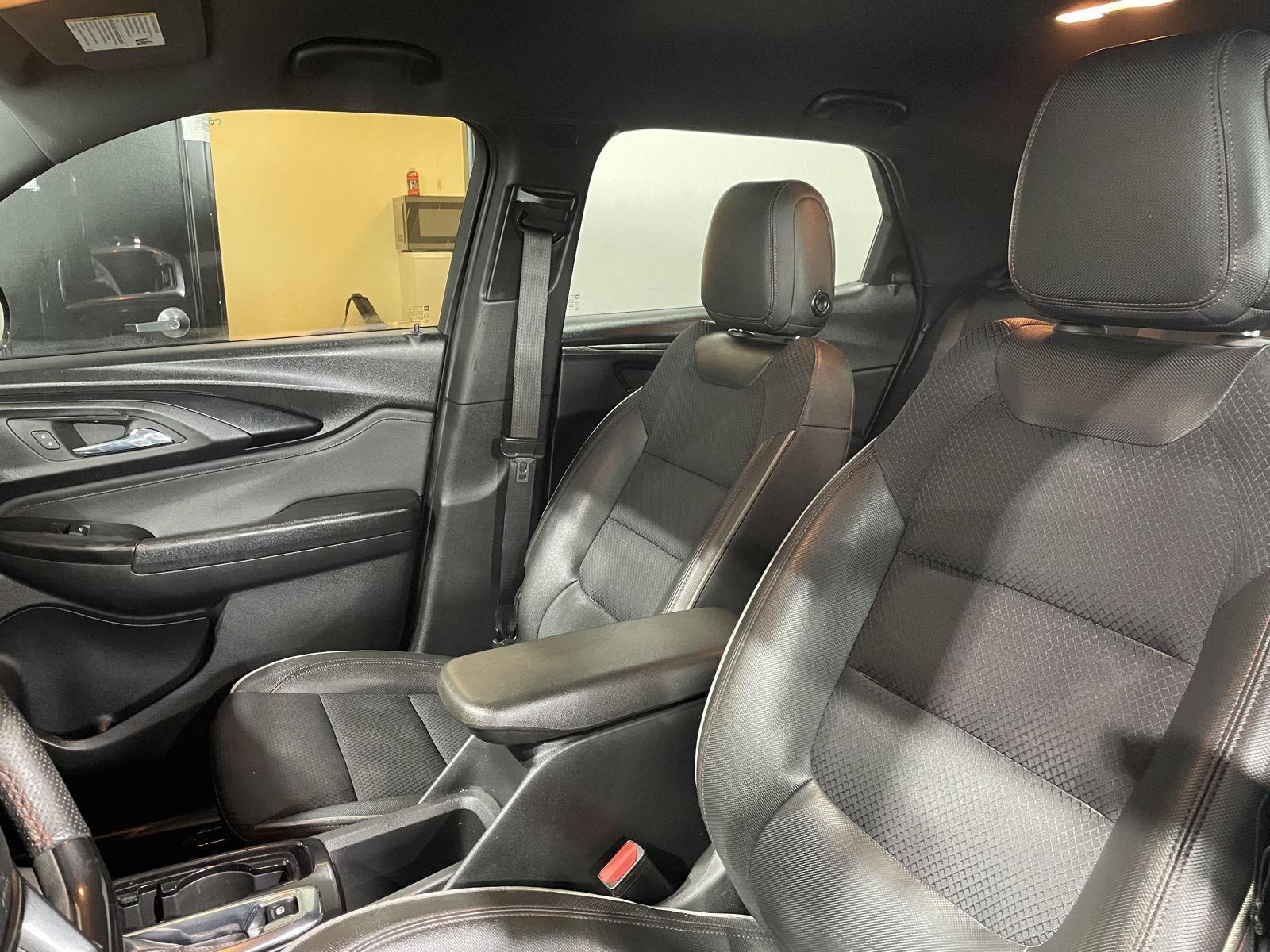 Vehicle photo 12