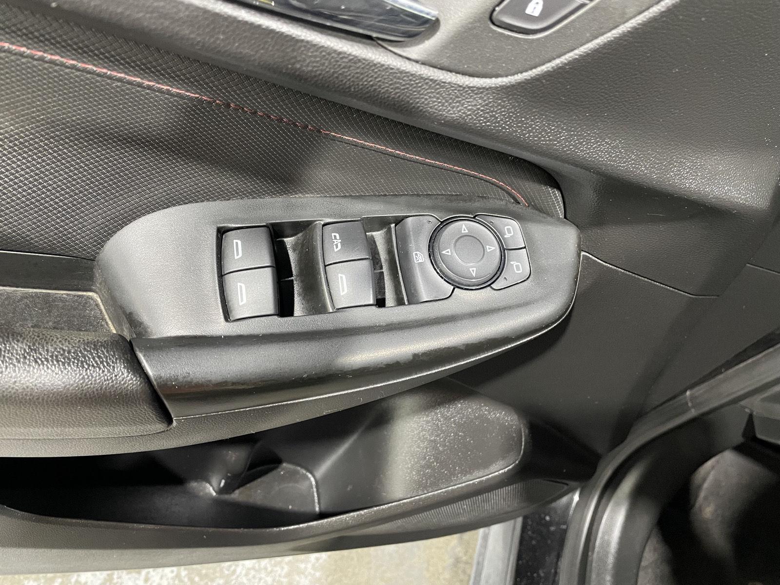 Vehicle photo 13