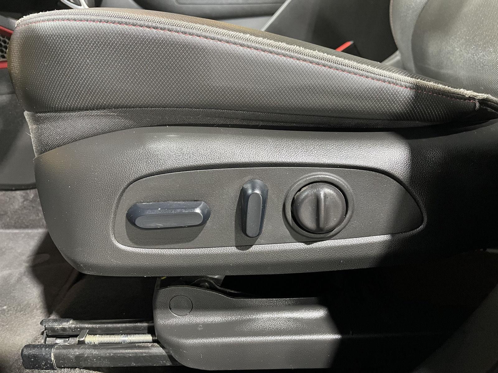Vehicle photo 14
