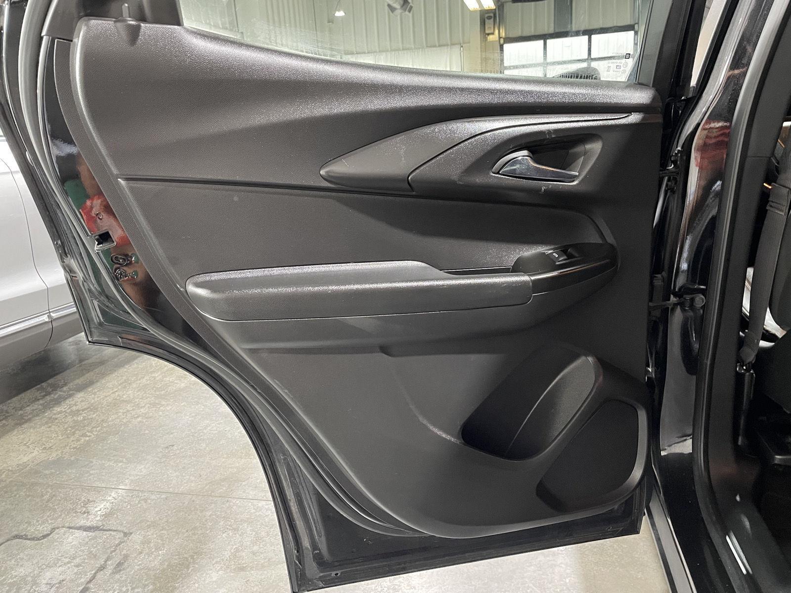 Vehicle photo 15