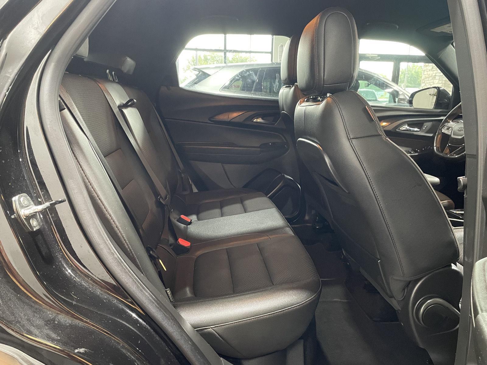 Vehicle photo 18