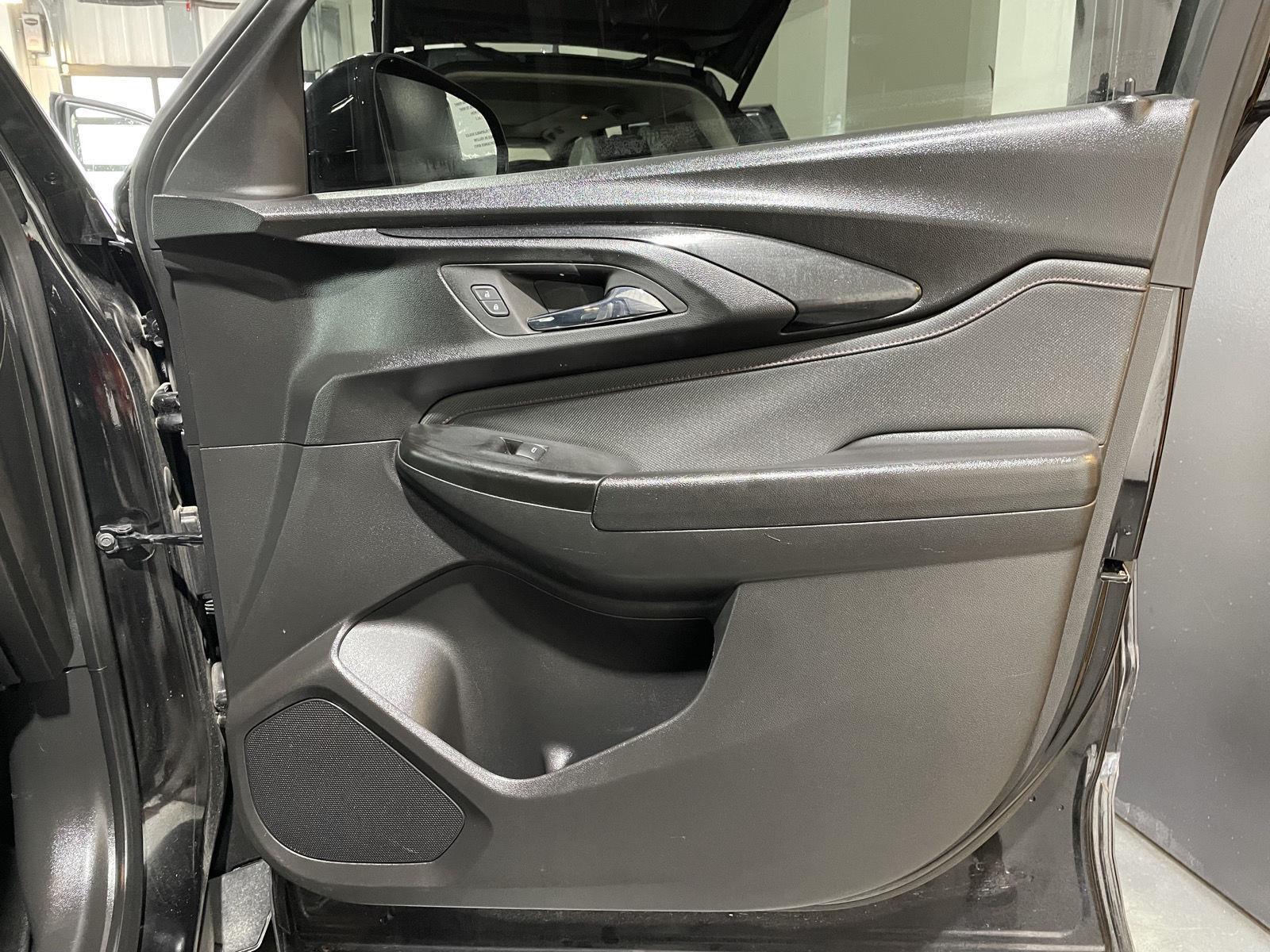 Vehicle photo 19