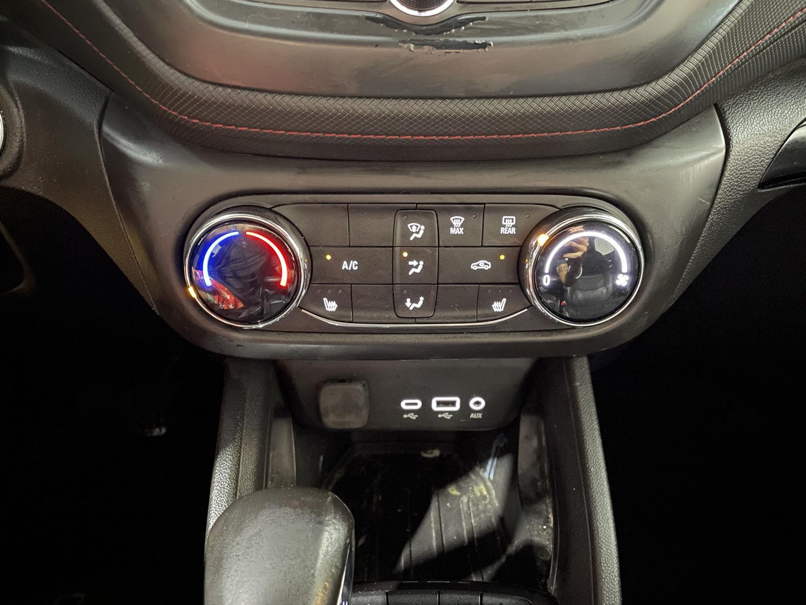Vehicle photo 30