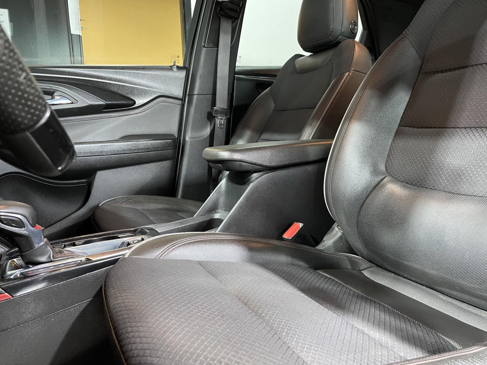 Vehicle photo 33