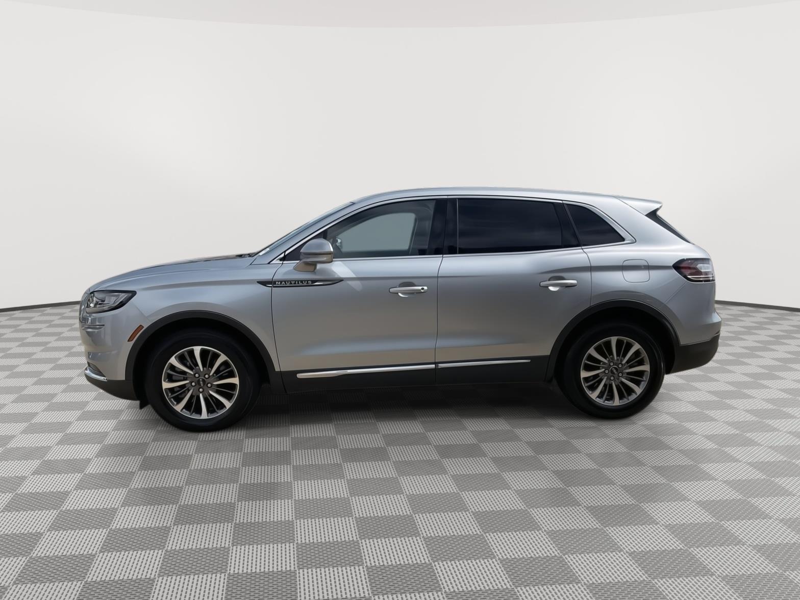 Vehicle photo 2