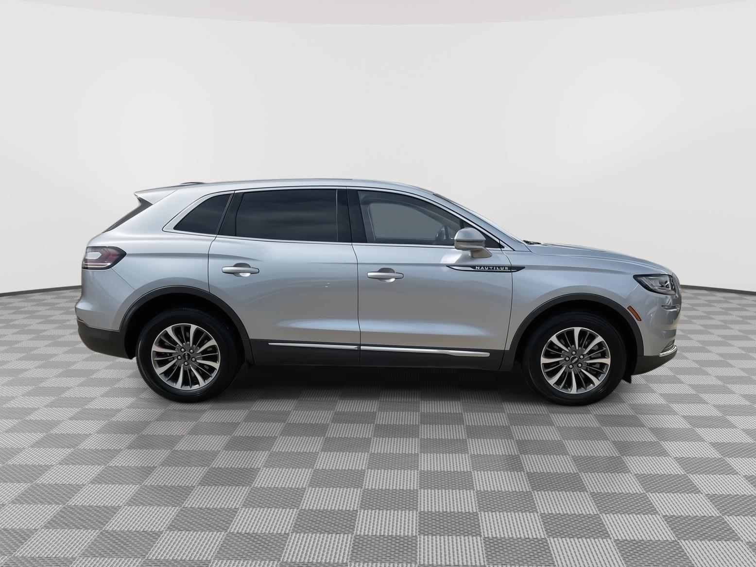 Vehicle photo 6