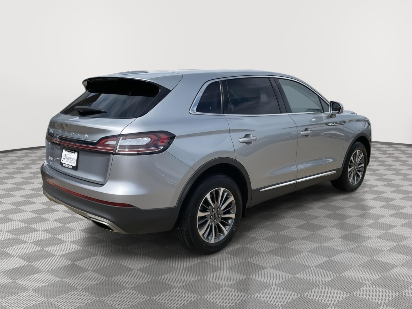 Vehicle photo 7