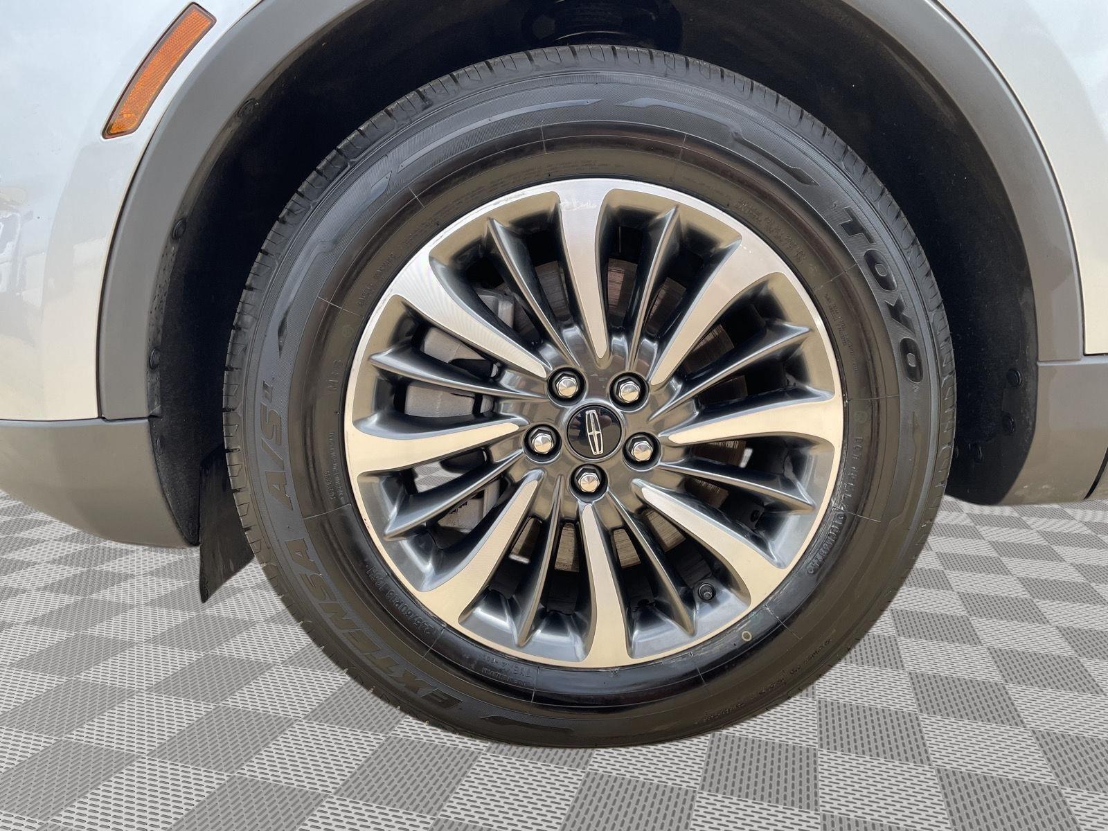 Vehicle photo 10