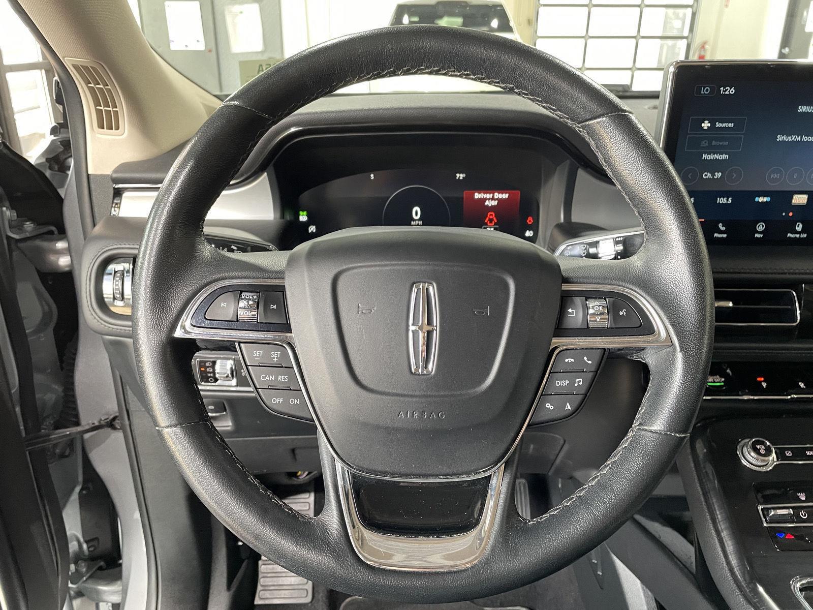 Vehicle photo 12