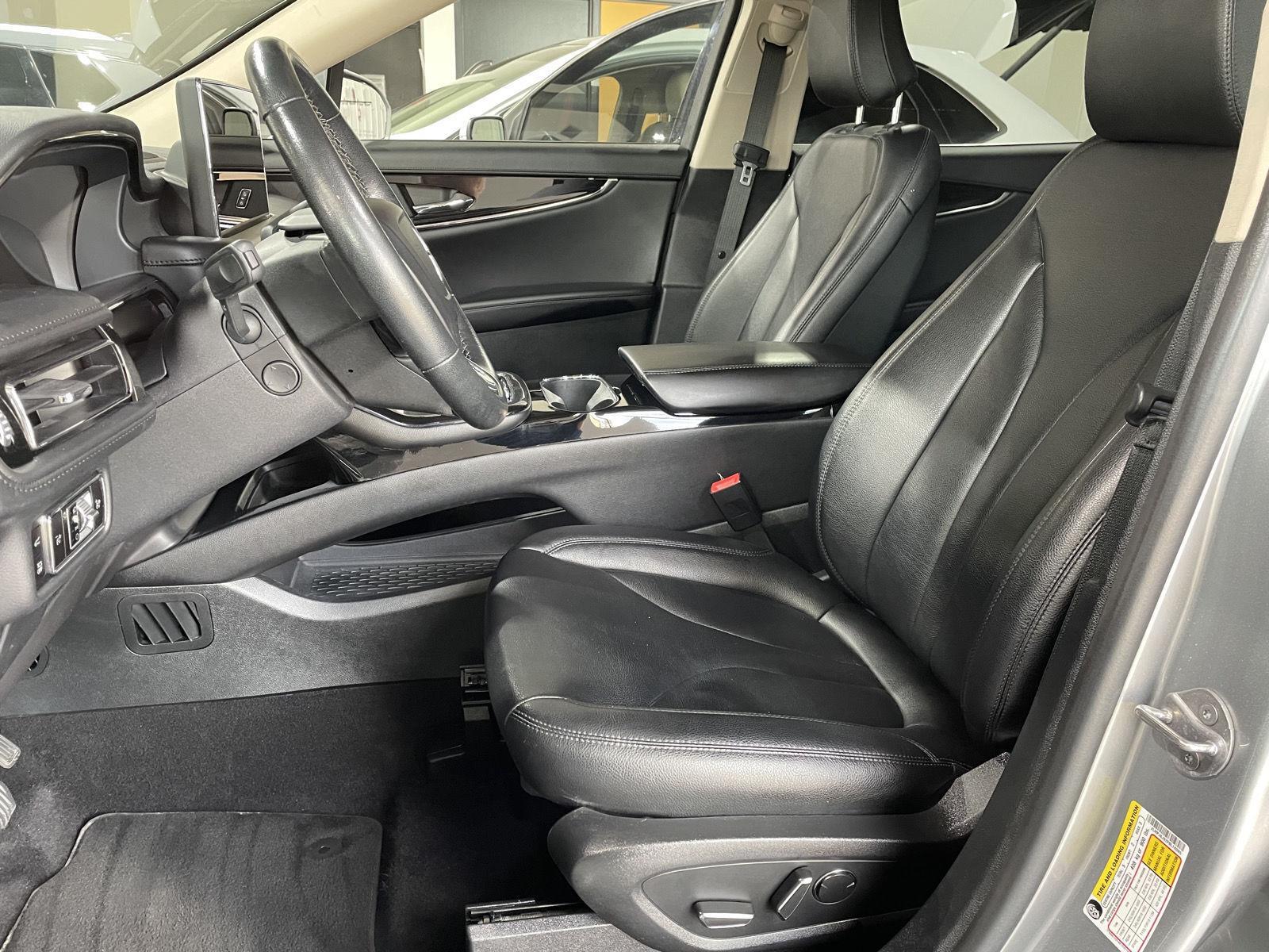 Vehicle photo 18
