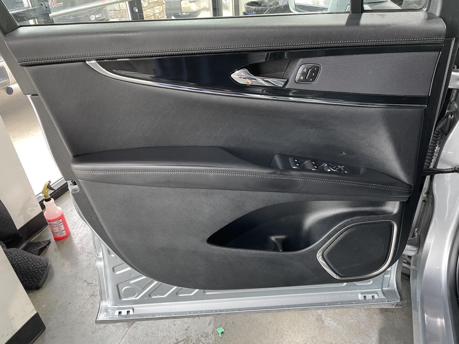 Vehicle photo 22