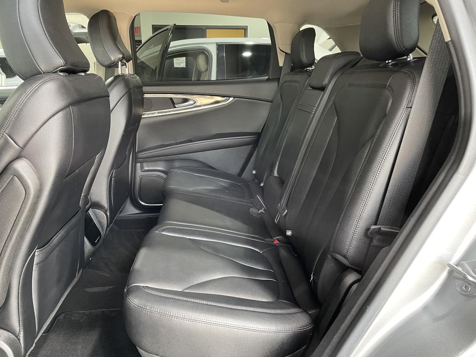 Vehicle photo 25