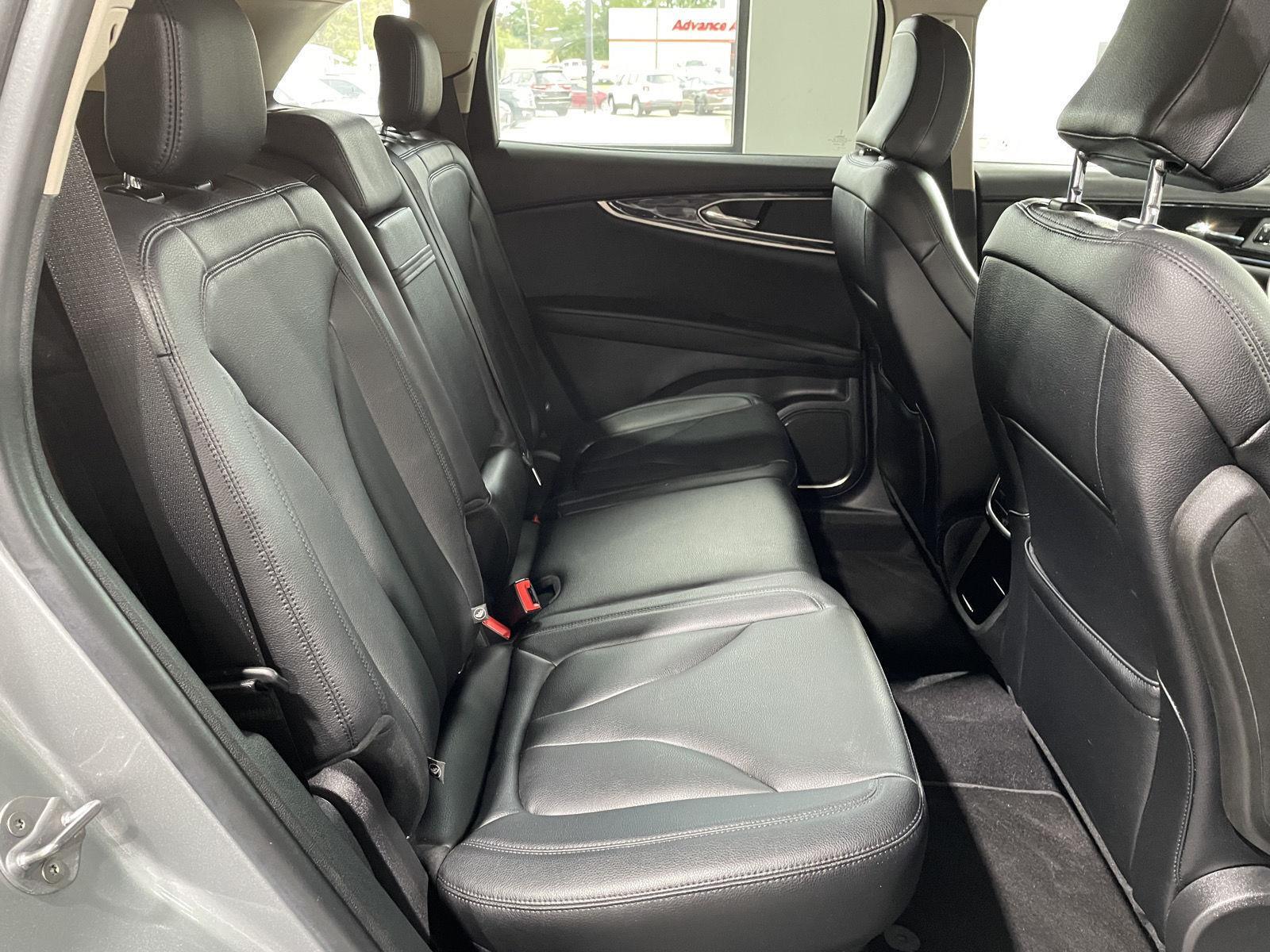 Vehicle photo 26