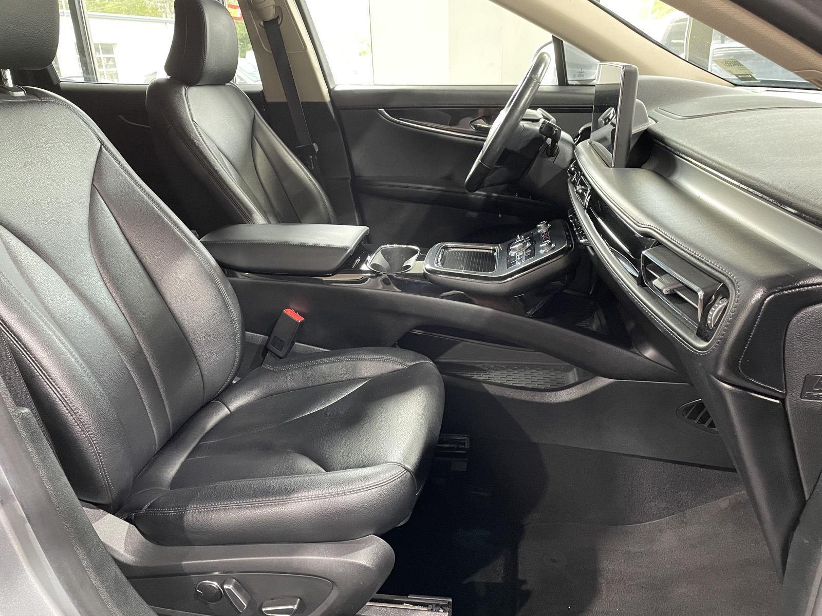 Vehicle photo 29