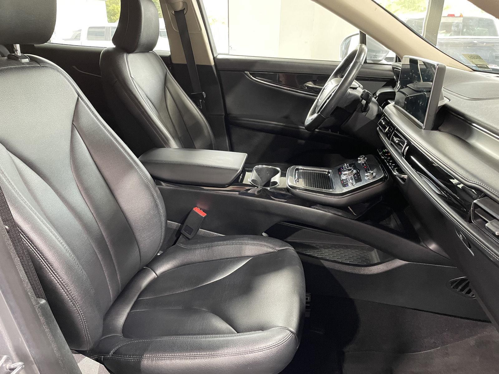 Vehicle photo 30