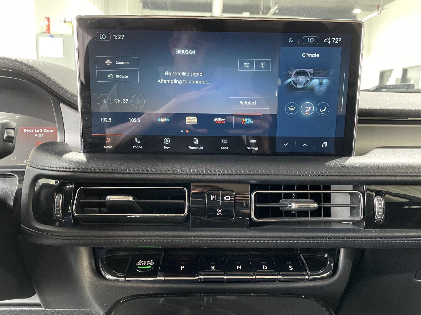 Vehicle photo 32