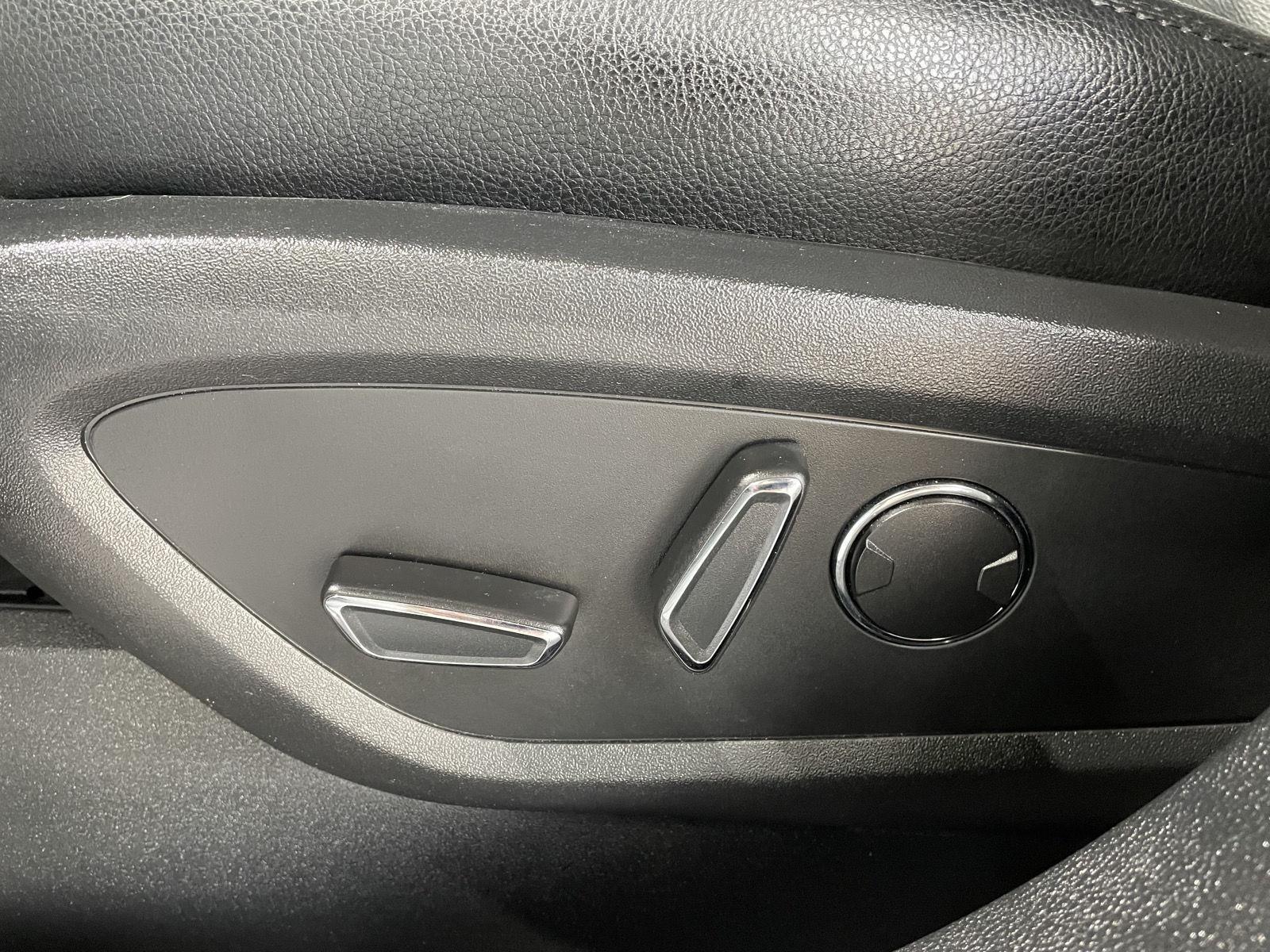 Vehicle photo 21