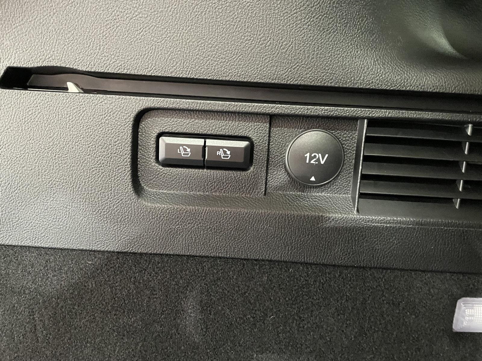 Vehicle photo 45