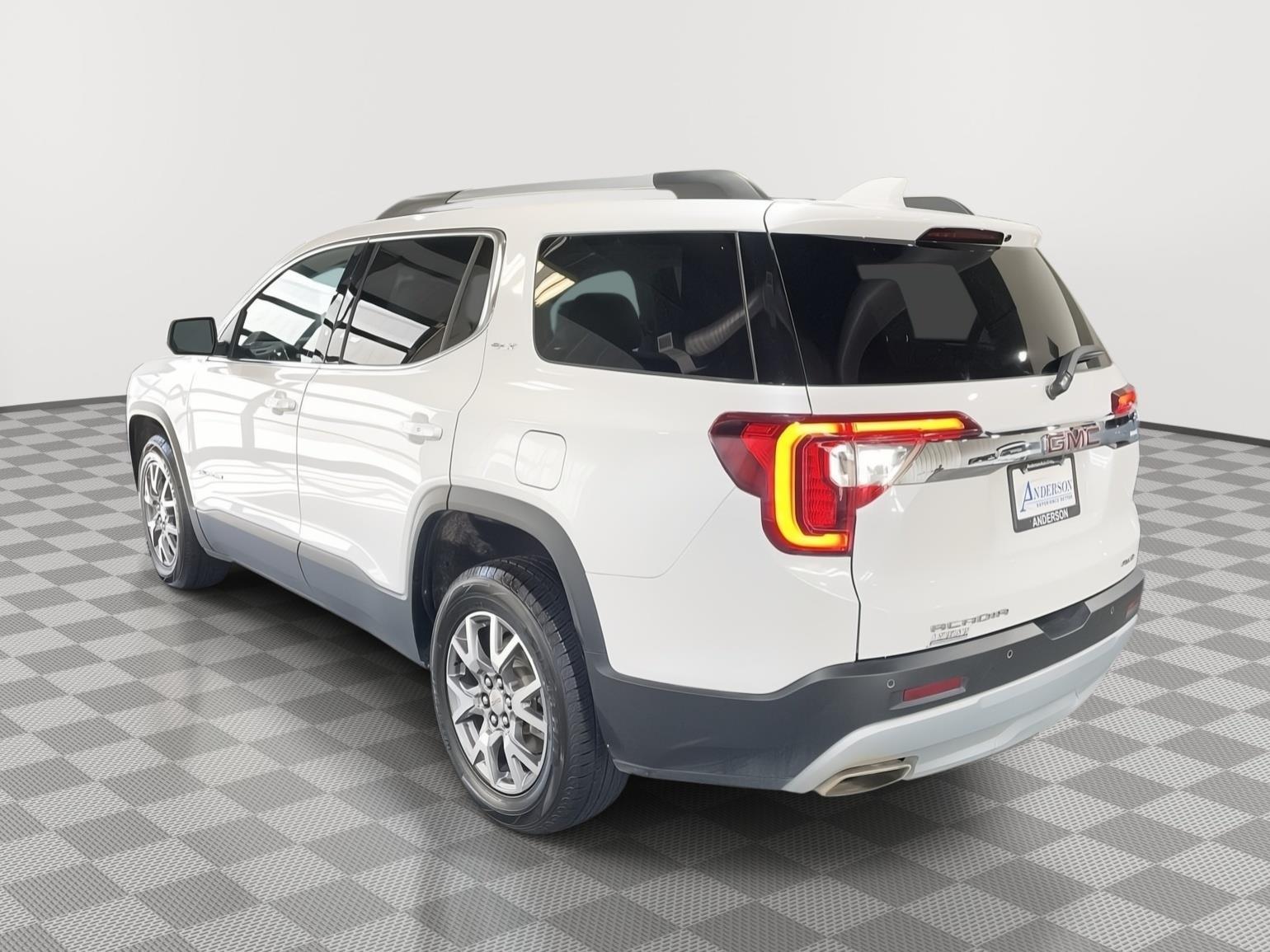 Vehicle photo 9