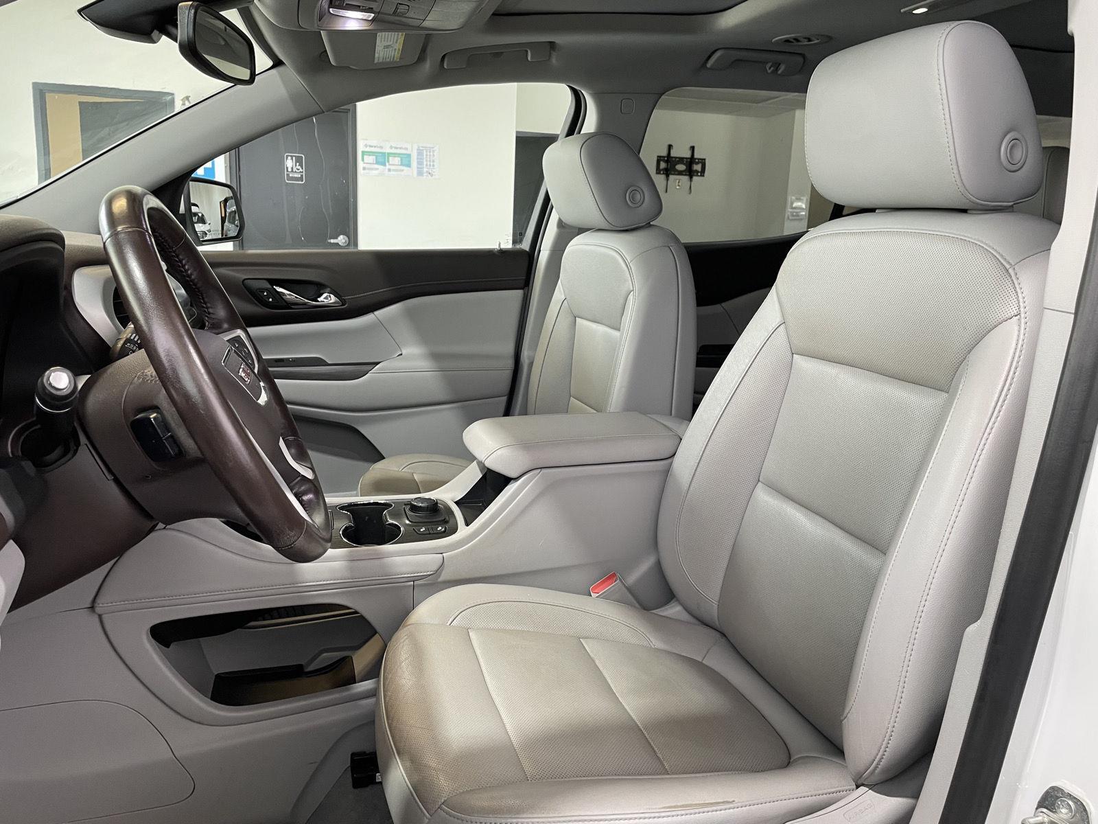 Vehicle photo 18