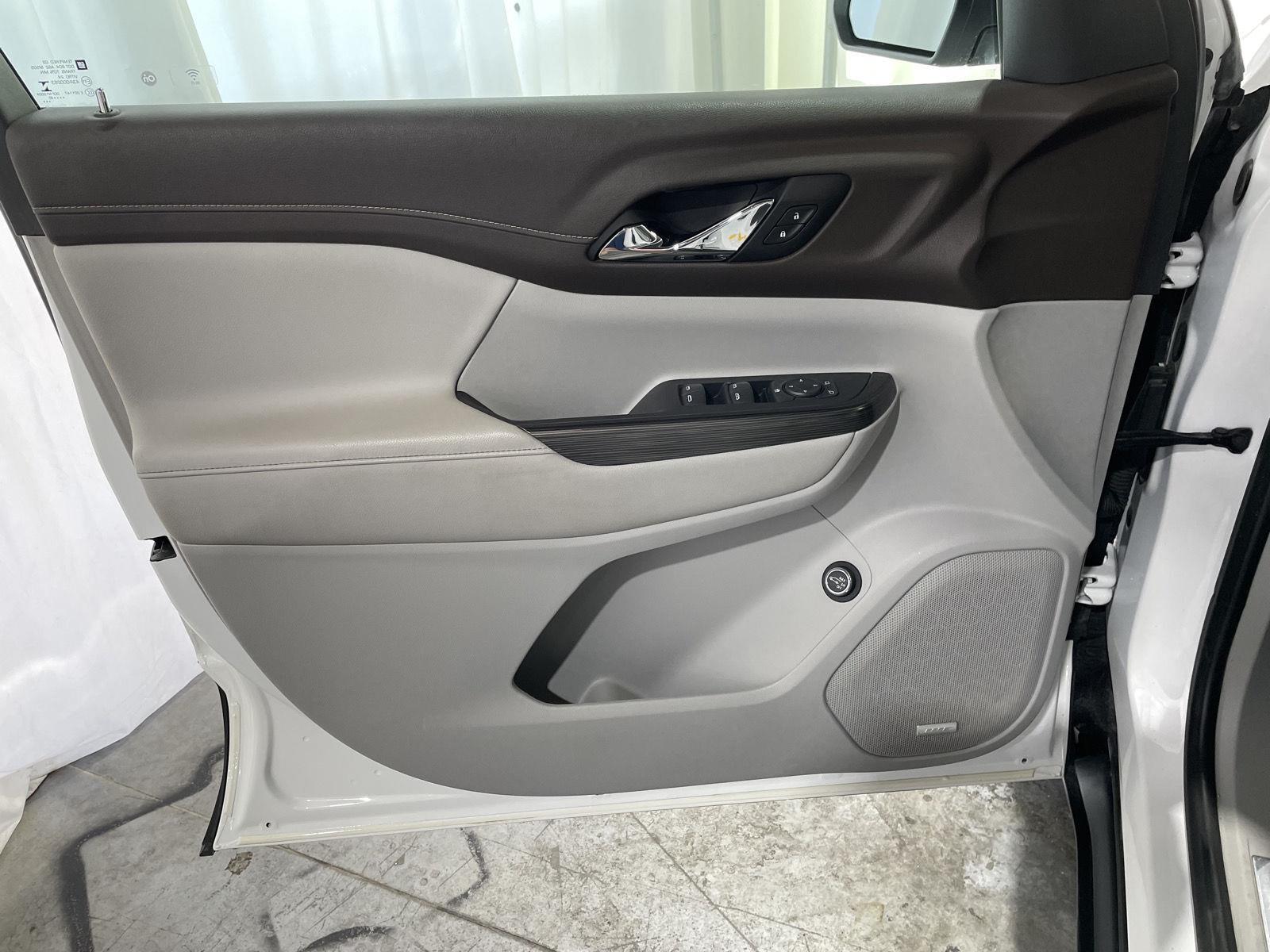 Vehicle photo 21