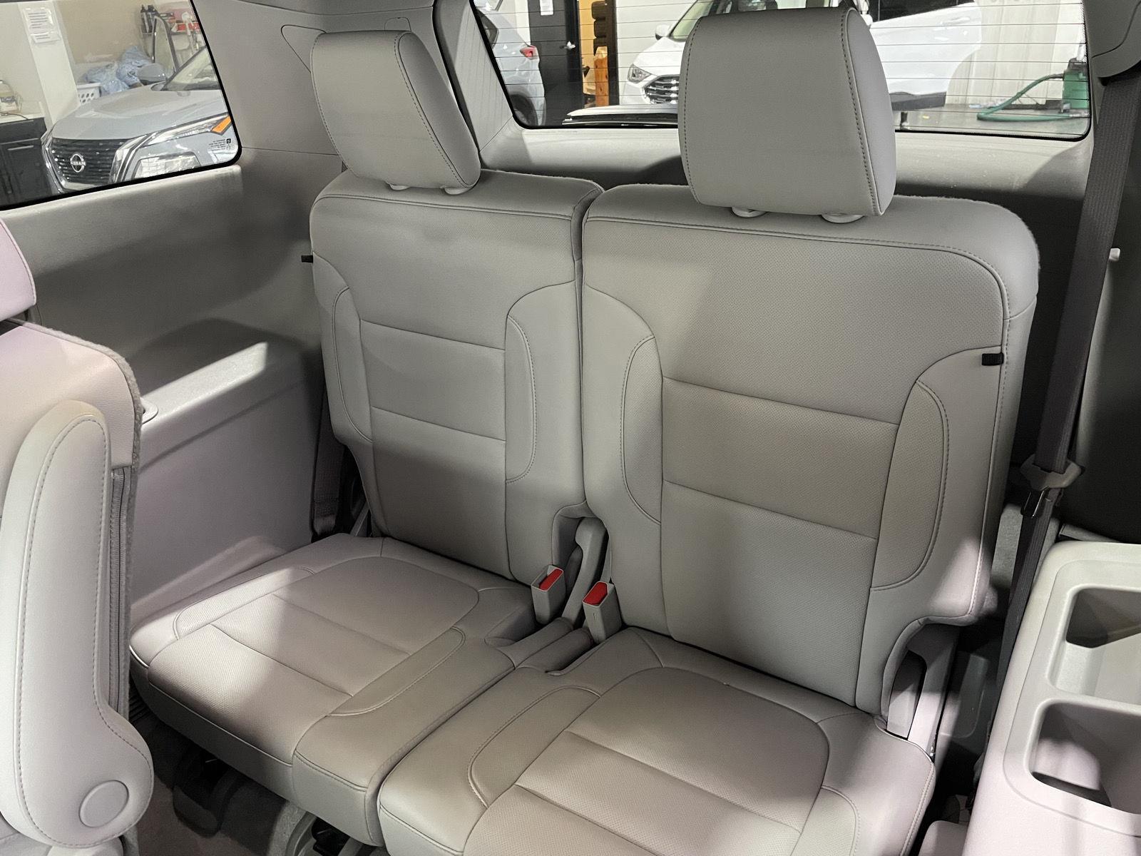 Vehicle photo 25