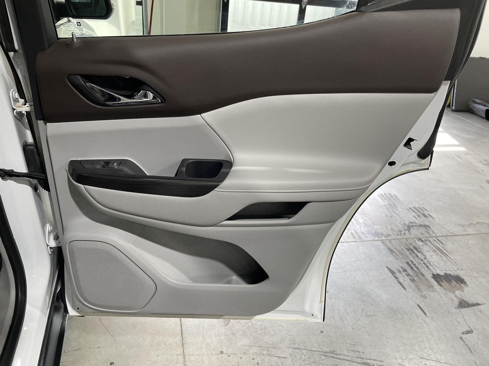Vehicle photo 27