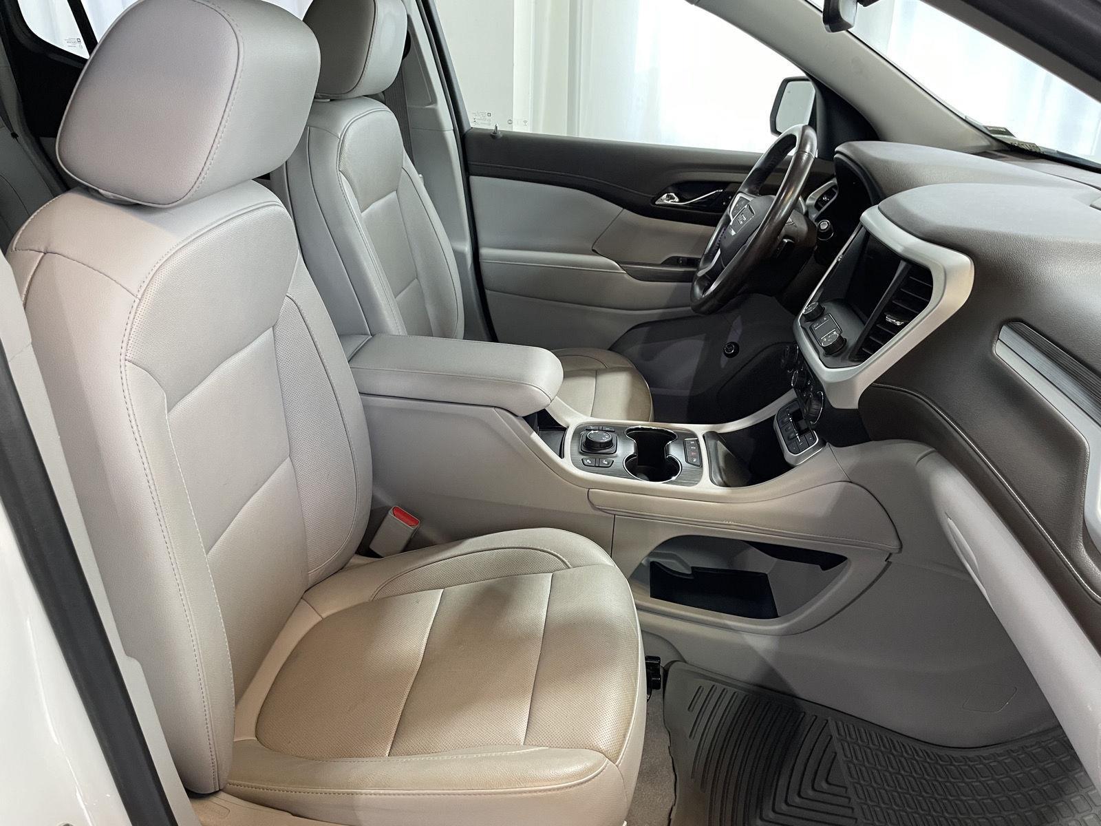 Vehicle photo 28