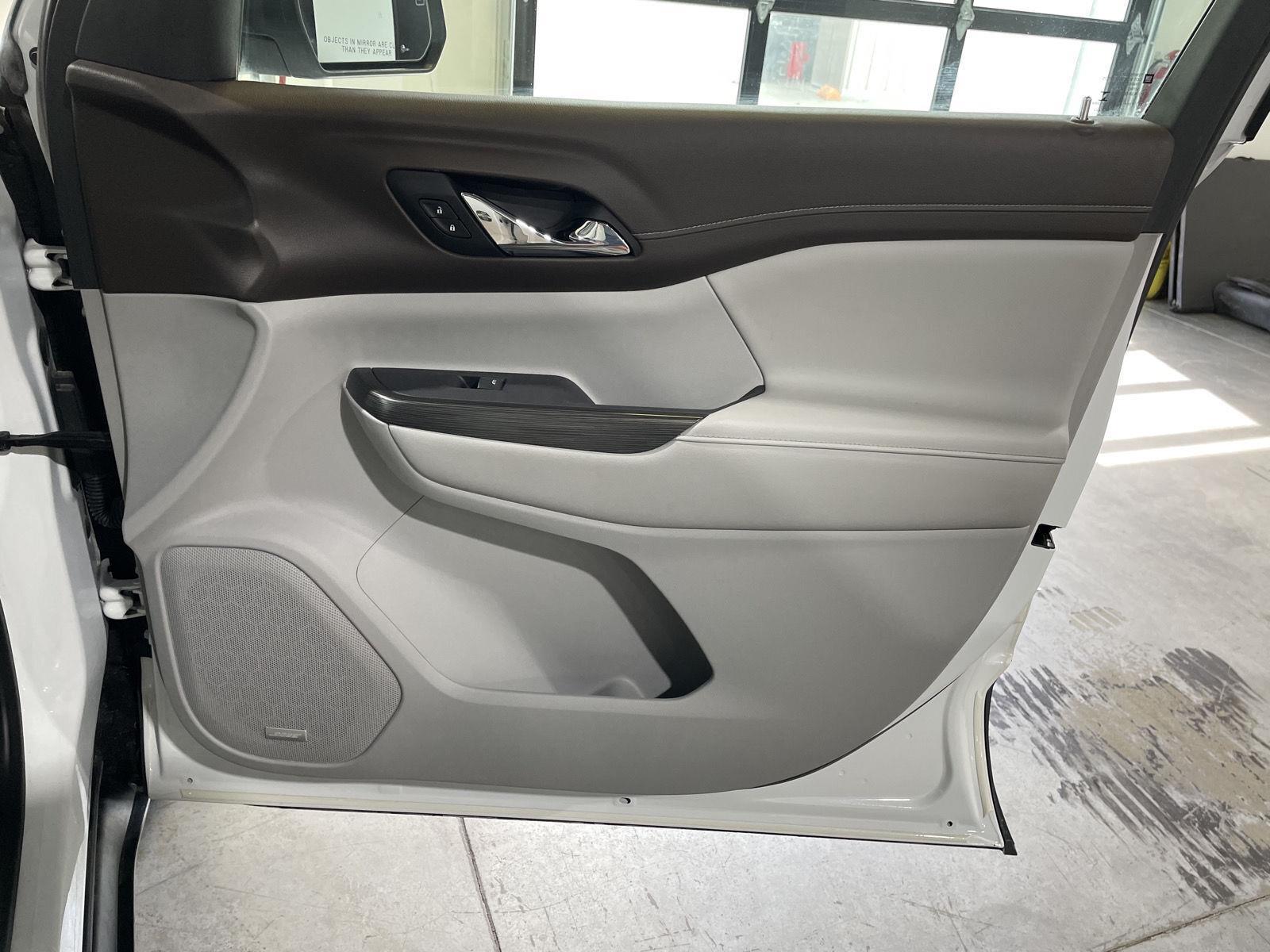 Vehicle photo 29