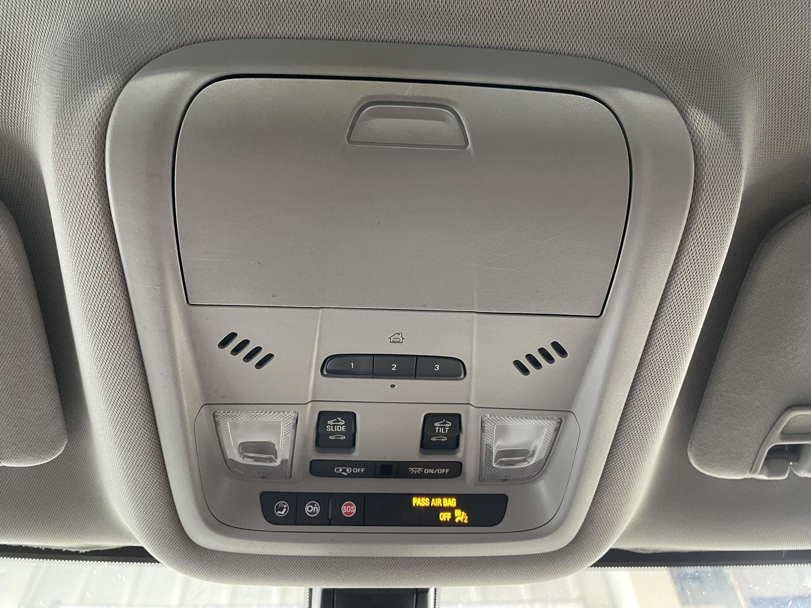 Vehicle photo 30
