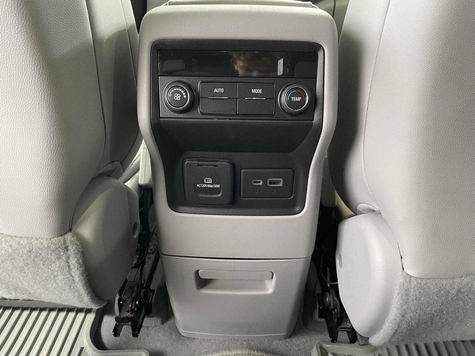 Vehicle photo 37