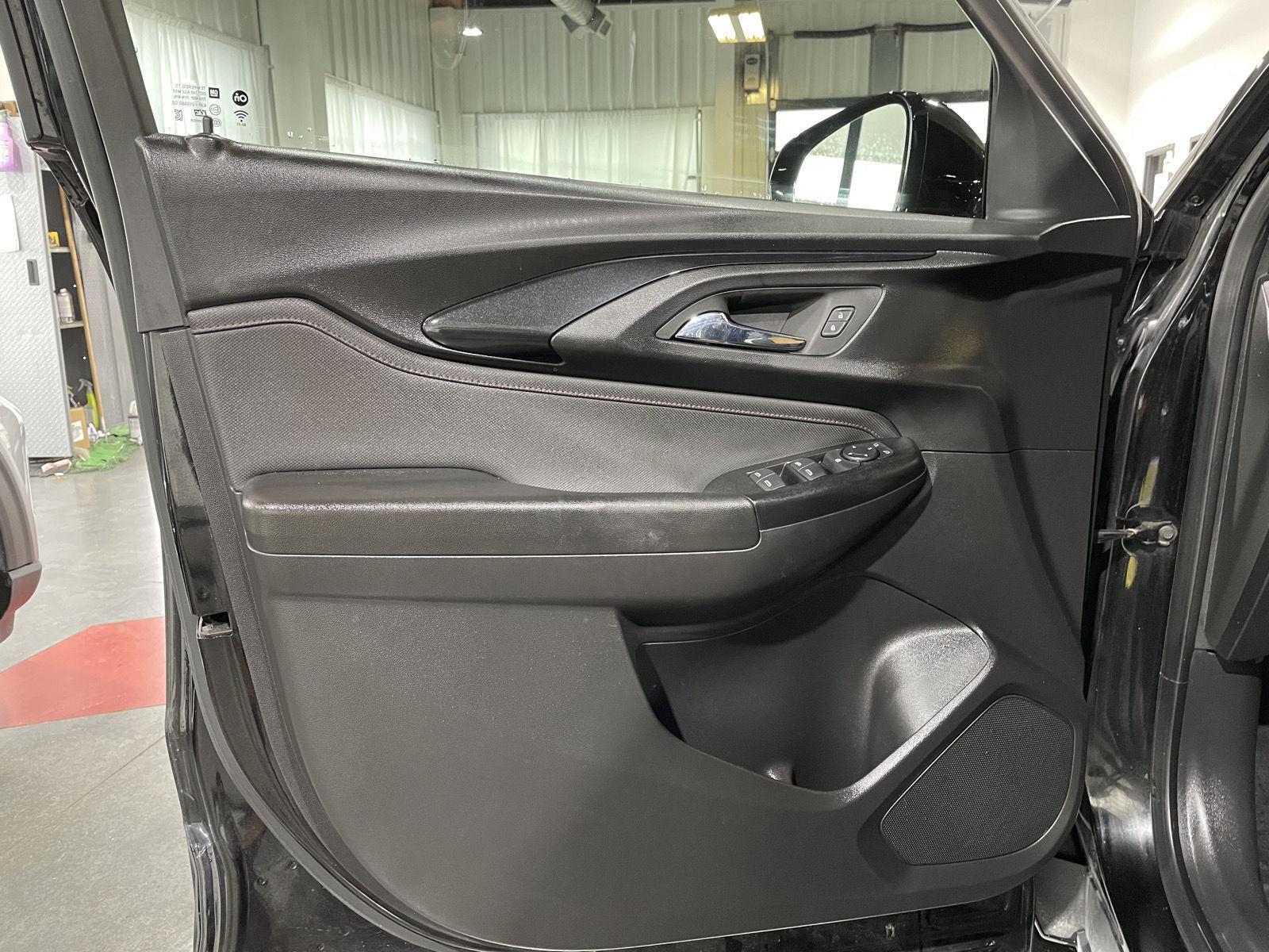 Vehicle photo 10