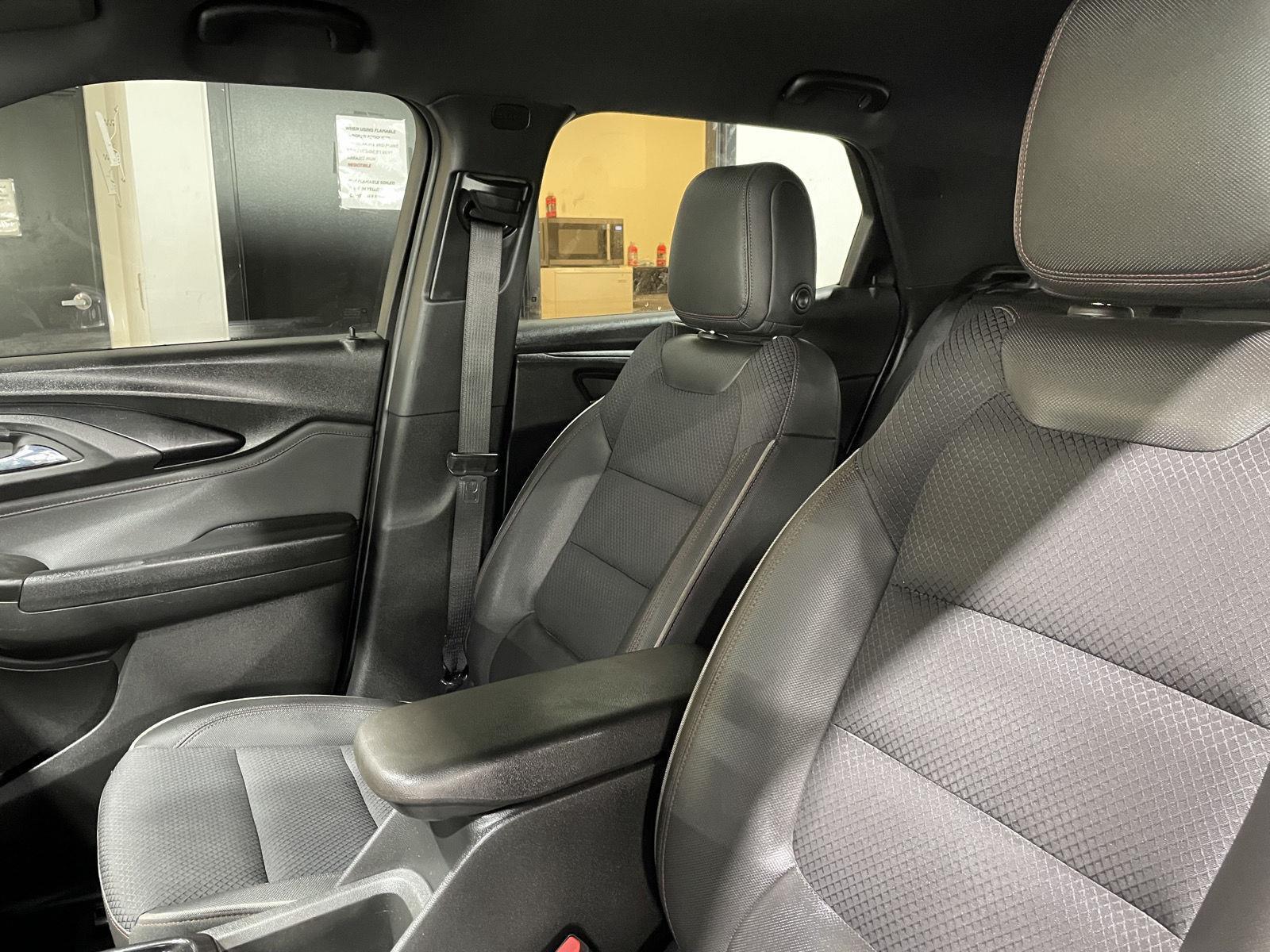 Vehicle photo 12