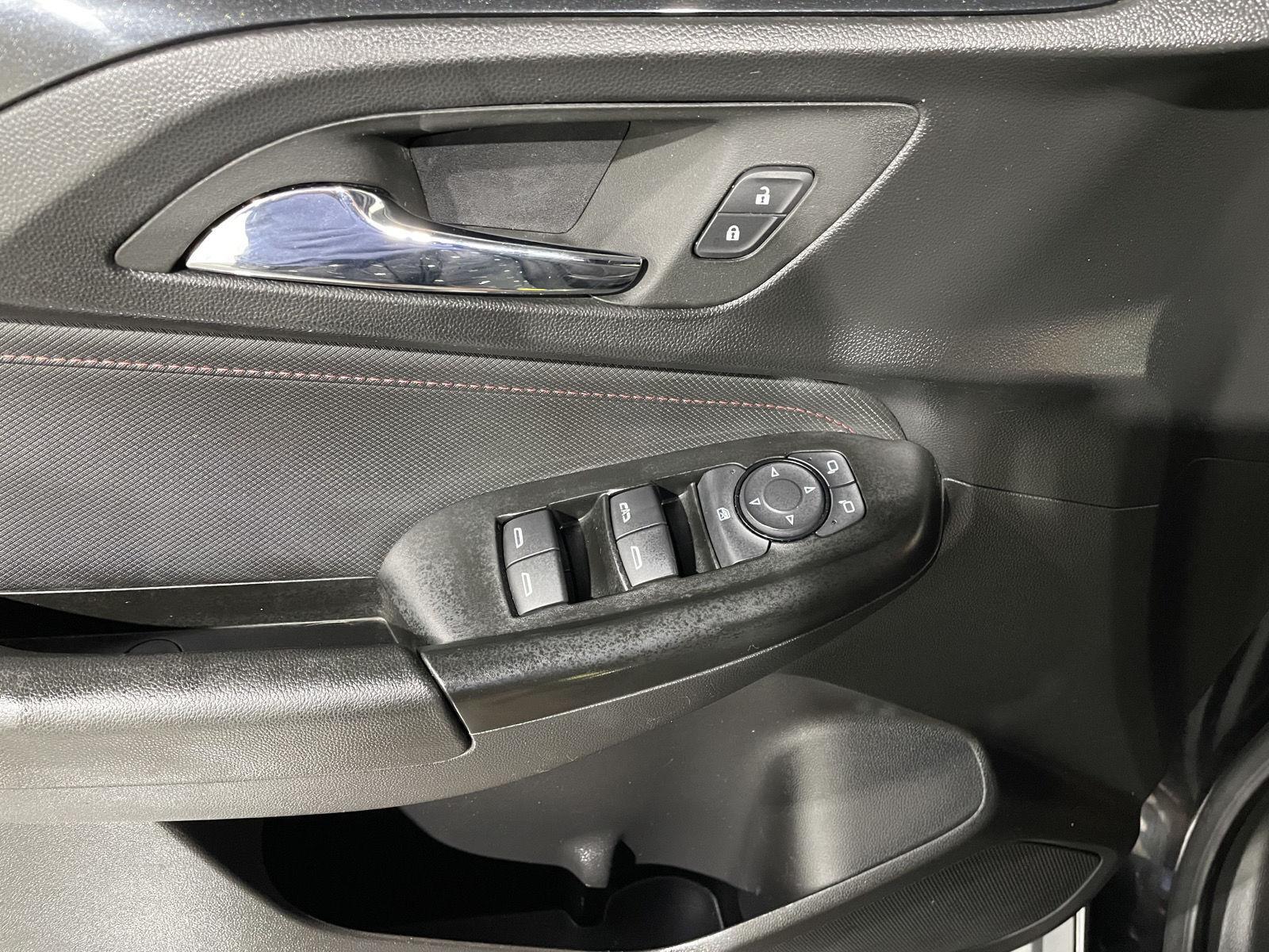 Vehicle photo 14