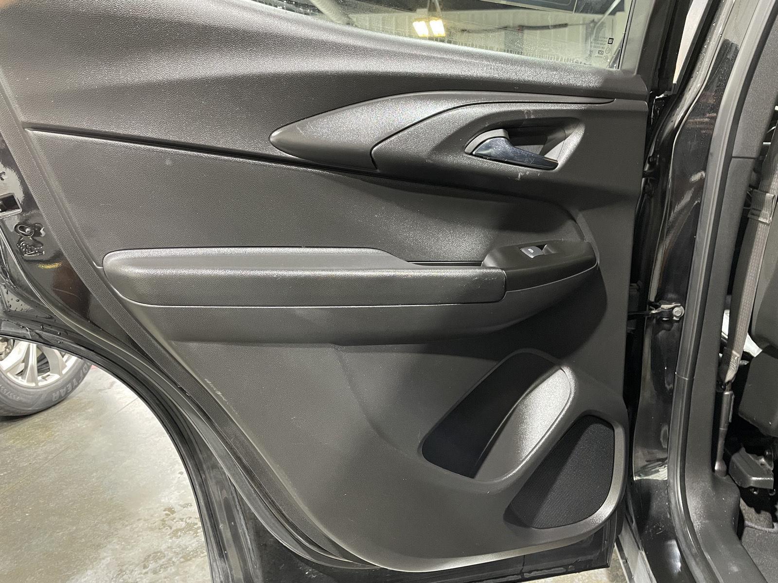 Vehicle photo 15